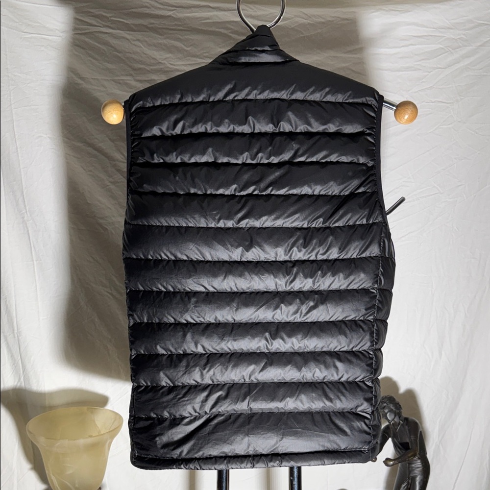 Patagonia Men's Black Puffer Vest - Picture 6 of 6